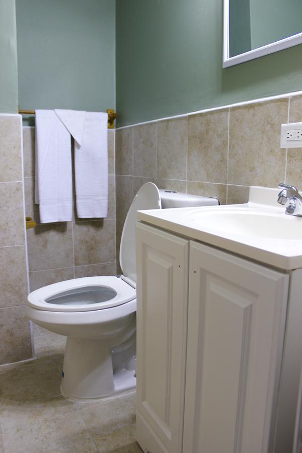 Hibiscus Inn Hotel Нассау Екстер'єр фото