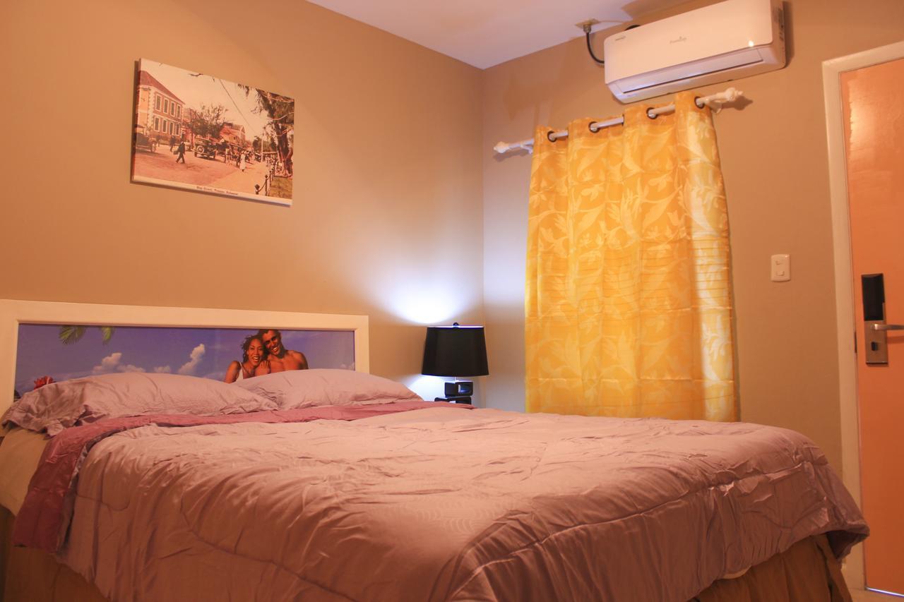 Hibiscus Inn Hotel Нассау Екстер'єр фото
